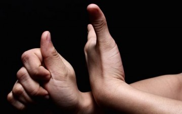 ابتكار طريقة الرسائل الإلكترونية بتلويح الأصابع